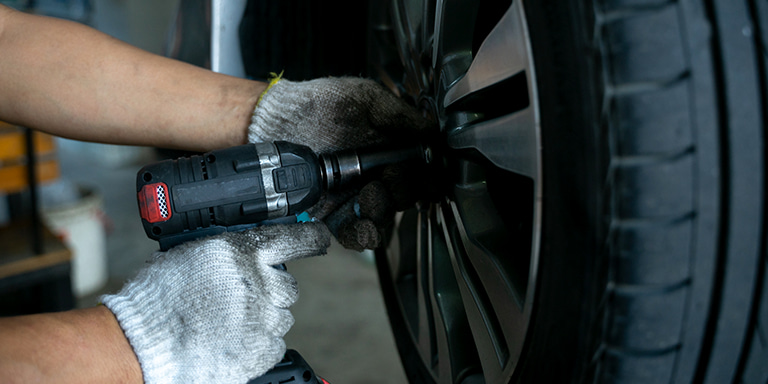 A mechanic fixing a tyre for a client whos has Momentum Insure tyre cover, which is an optional benefit that covers for loss or damage to tyres fitted to your insured vehicle that are accidentally and irreparably damaged.